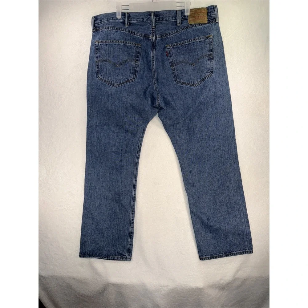 Levis 501 Jeans Mens 42x30 Blue Medium Wash Denim Button Fly - Picture 2 of 4